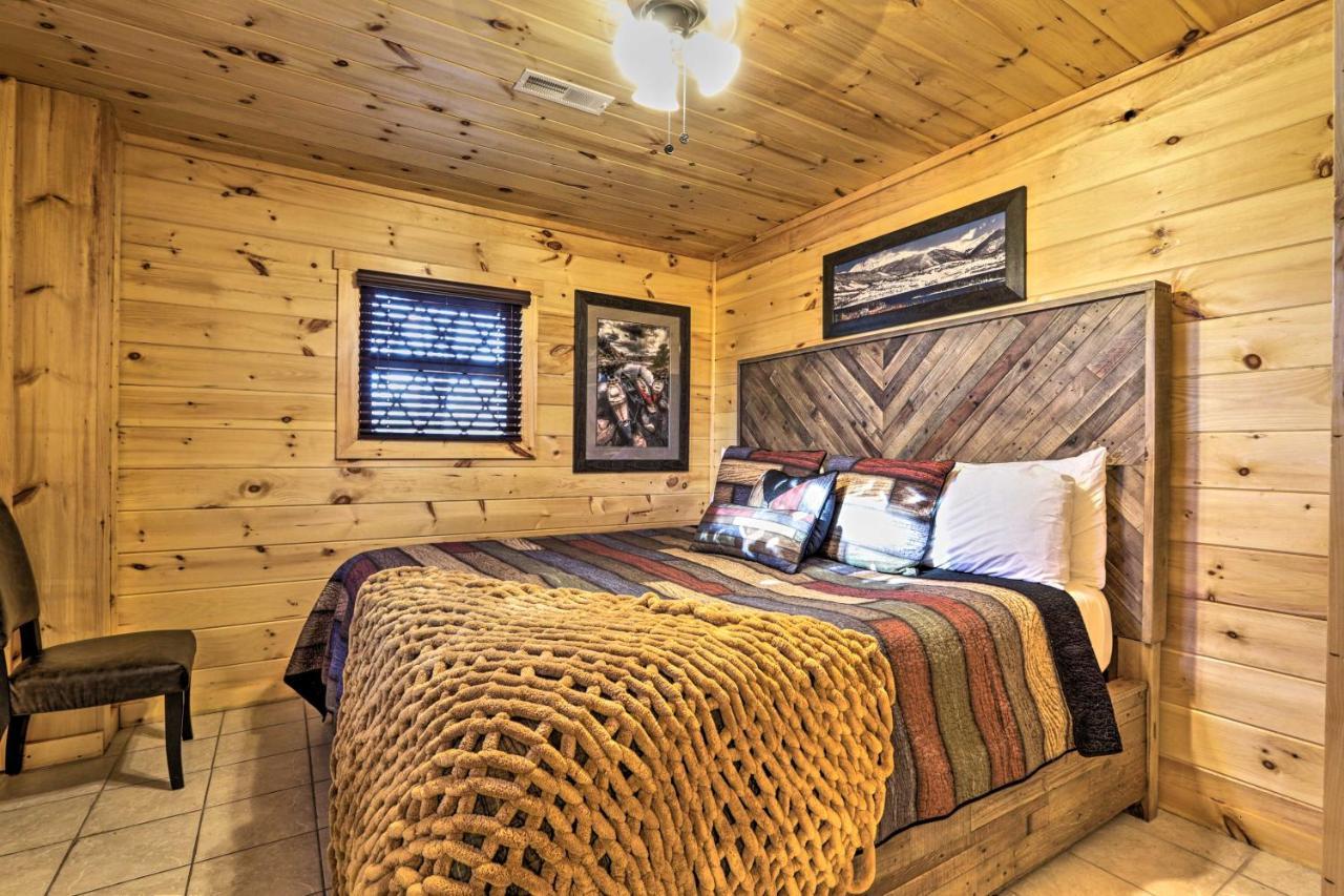 Luxe Cabin With Hot Tub, Theater, Pool Table, Arcade Pigeon Forge Extérieur photo