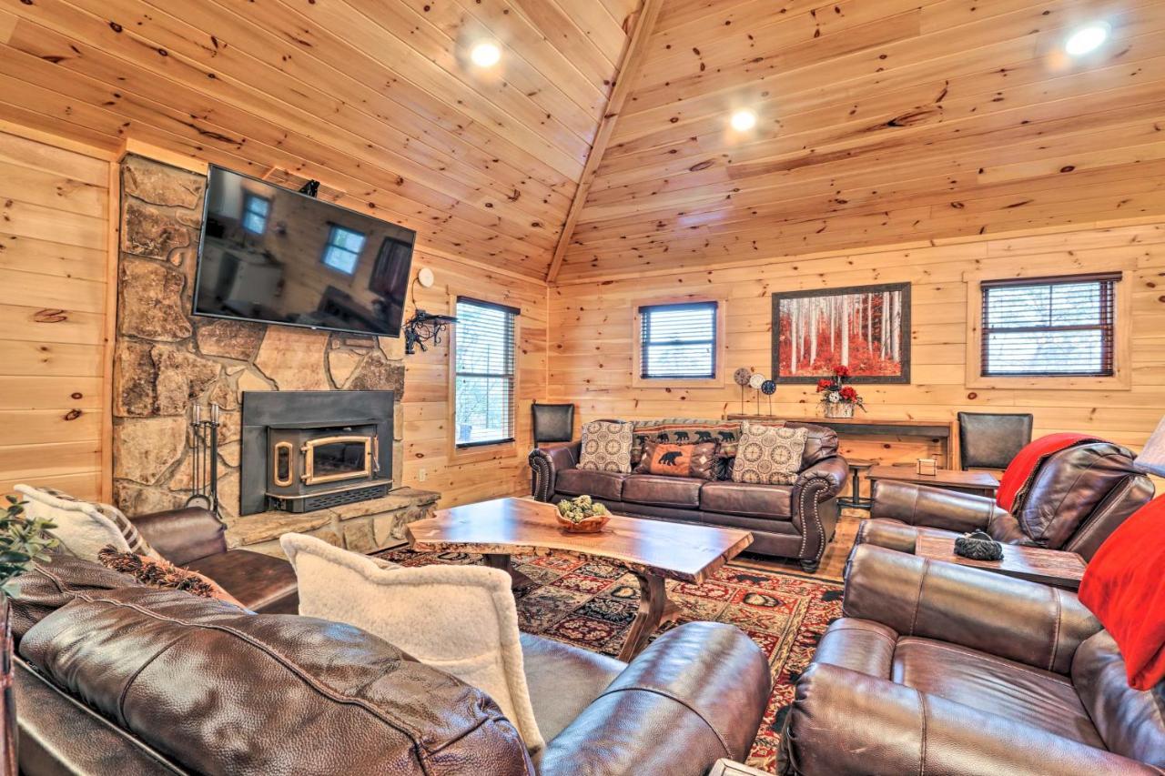 Luxe Cabin With Hot Tub, Theater, Pool Table, Arcade Pigeon Forge Extérieur photo